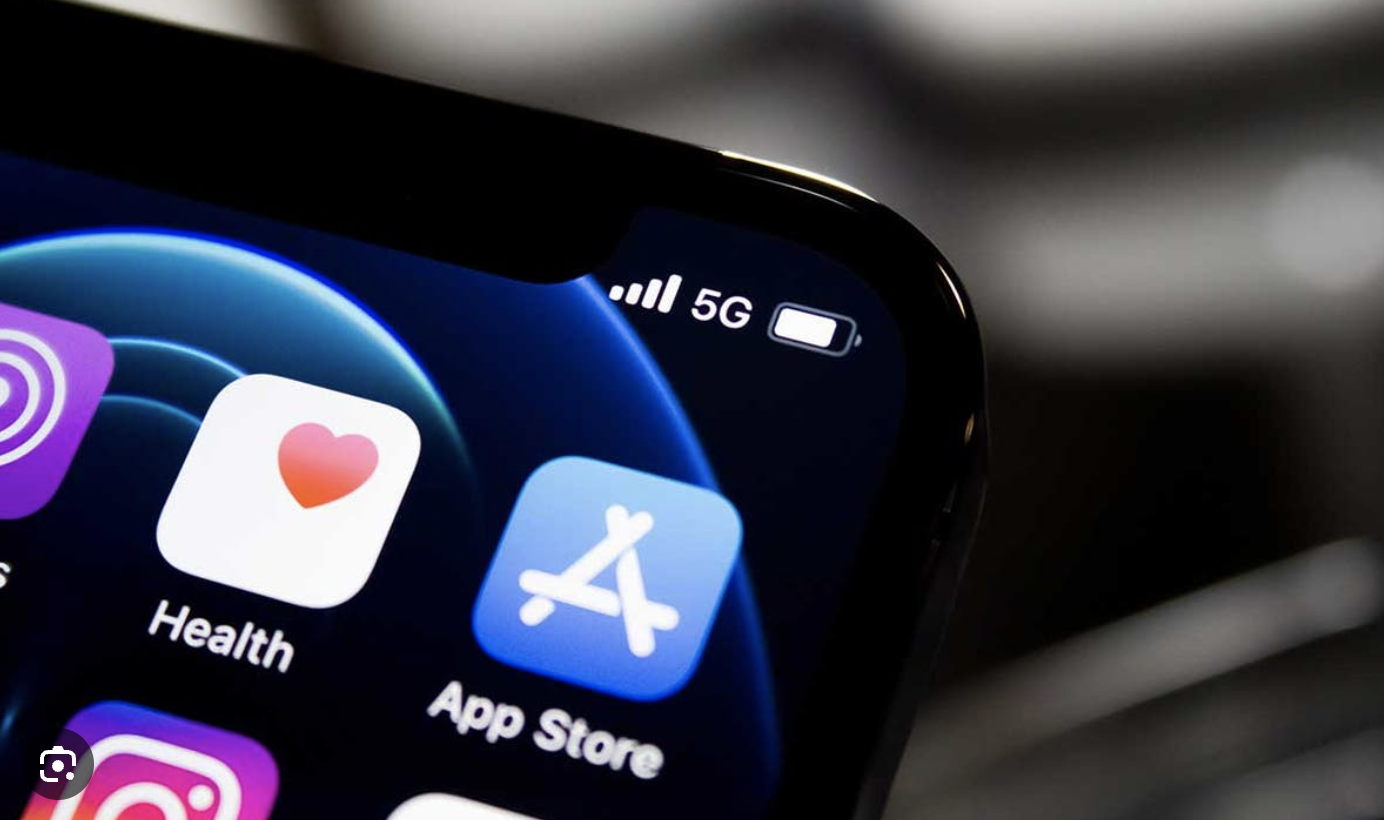 Pantalla de un móvil con el icono de App Store al publicarse tu app